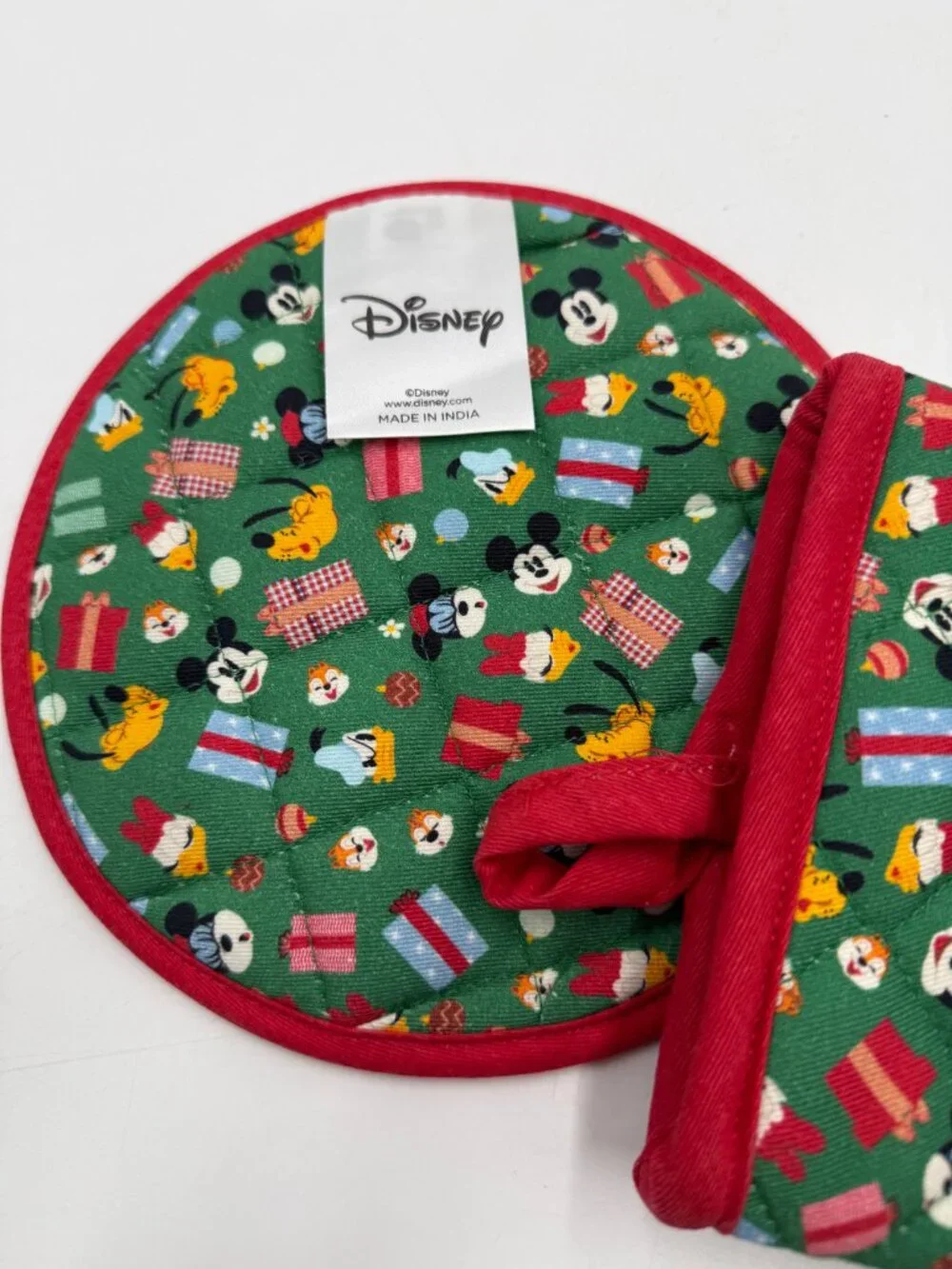 Disney Kohls Mickey Friends Oven Mitt Pot Holder Set NWT Christmas Minnie Mouse